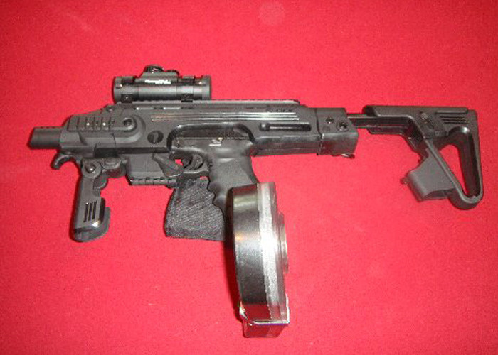 Ngạc nhiên phụ kiện biến súng ngắn thành tiểu liên cực kỳ lợi hại